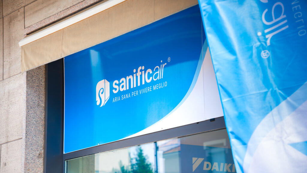 Sanificazione condizionatore a Milano - tecnico specializzato